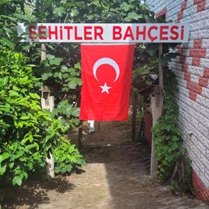 Sayın Valimiz Muammer Erol, Ünye esnaflarından Yahya Karaoğlan tarafından hayata geçirilen “Şehitler Bahçesi” projesi kapsamında düzenlenen kahvaltı programına katıldı. - fotoğraf 1