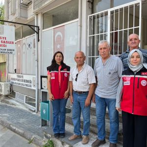 Sosyal Hizmet Merkezlerimiz Aziz Şehitlerimizin Kıymetli Emanetleri ve Kahraman Gazilerimizi İl Genelinde Ziyaret Etmeye Devam Etmektedir - fotoğraf 2