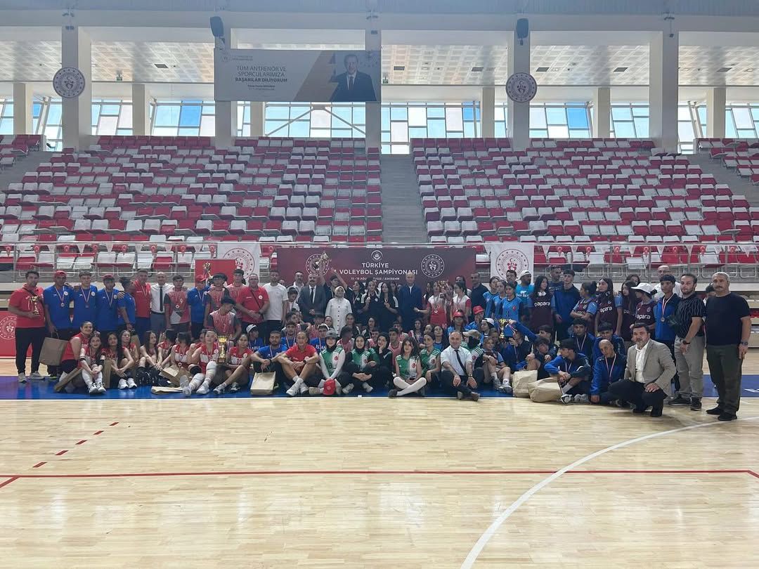 Çocuk Hizmetleri Genel Müdürlüğü 7. Voleybol Türkiye Şampiyonasına Katılan Takımlarımızdan Türkiye Şampiyonluğu ve Üçüncülük Başarısı