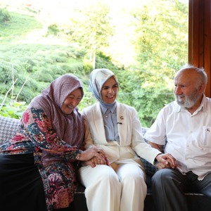 Bakanımız Göktaş, Rize’de Aile Yılı kapsamında ziyaretlerde bulundu - fotoğraf 1