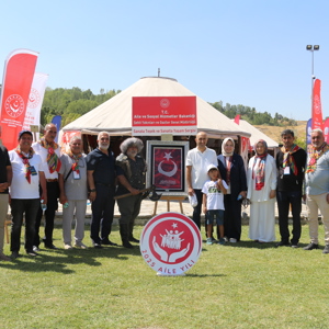 Malazgirt Zaferi’nin 954. Yılında Ahlat’ta “Sanatla Yaşam Sergisi”ne Büyük İlgi - fotoğraf 3