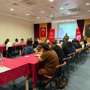 2025 Aile Yılı Kapsamında “Medya Benim Neyim Oluyor?” Konulu Bilgilendirme Semineri Gerçekleştirildi - fotoğraf 2