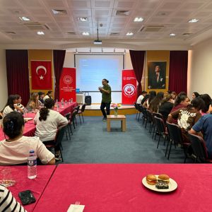 2025 Aile Yılı Kapsamında “Medya Benim Neyim Oluyor?” Konulu Bilgilendirme Semineri Gerçekleştirildi - fotoğraf 1