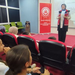 2025 Aile Yılı etkinlikleri kapsamında İl Müdürlüğümüze bağlı Karlıova Sosyal Hizmet Merkezi tarafından hizmet modellerinden faydalanan ve diğer vatandaşların da katılımını içeren 'Akran Zorbalığı ve Siber Zorbalık' konulu eğitim verilmiştir. - fotoğraf 1