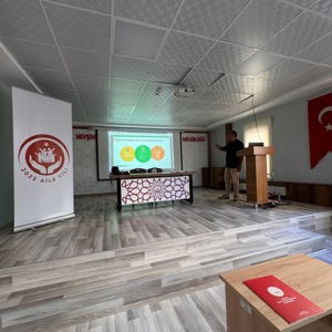 2025 Türkiye Aile Yılı Söyleşileri Kapsamında “Akran Zorbalığı ve Siber Zorbalık “Konulu Farkındalık Eğitimi Düzenlendi - fotoğraf 1