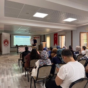 2025 Türkiye Aile Yılı Söyleşileri Kapsamında “Akran Zorbalığı ve Siber Zorbalık “Konulu Farkındalık Eğitimi Düzenlendi - fotoğraf 2