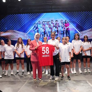 Aile ve Sosyal Hizmetler Bakanımız Göktaş kadın futbolcuların "Kristal Ayaklar Ödül Töreni"ne katıldı - fotoğraf 5