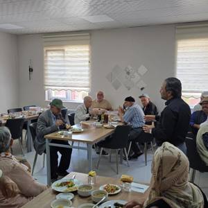 Hacıbektaş’ta huzurevi ek binamızı yaptıran hayırsever Nermin ERDEMİR yaşlılarımıza yemek ikramında bulundu - fotoğraf 4