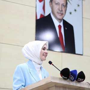 Bingöl Bakanımız Sn. Mahinur Özdemir Göktaş, "Gönül Elçileri ile Koruyucu Aile Farkındalık Toplantısı"na katıldı, koruyucu ailelerimizle buluştu.  - fotoğraf 1