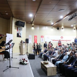 Bingöl Bakanımız Sn. Mahinur Özdemir Göktaş, "Gönül Elçileri ile Koruyucu Aile Farkındalık Toplantısı"na katıldı, koruyucu ailelerimizle buluştu.  - fotoğraf 2