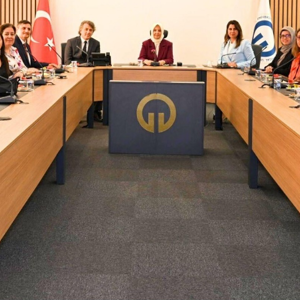 Bakan Yardımcımız Leman Yenigün Ve Beraberindeki Heyet, KTÜ Rektör Vekili Prof. Dr. Ali Temiz’i Makamında Ziyaret Etti. - fotoğraf 4