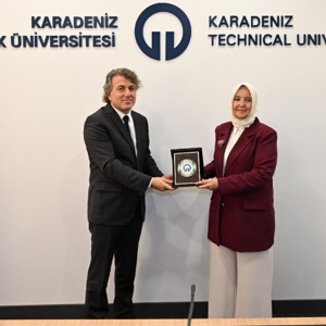 Bakan Yardımcımız Leman Yenigün Ve Beraberindeki Heyet, KTÜ Rektör Vekili Prof. Dr. Ali Temiz’i Makamında Ziyaret Etti. - fotoğraf 3