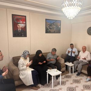 Şehit Yakınları ve Gazimize Anlamlı Ziyaret - fotoğraf 1