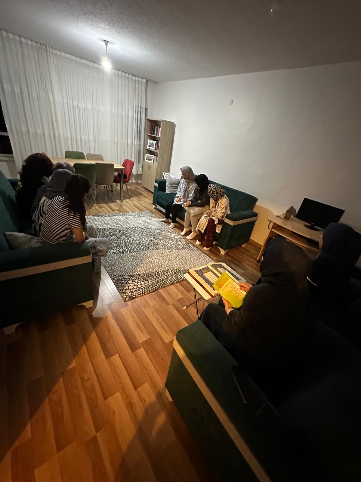 Çocuklarımızın Kandil programından Çocuk Evleri koordinasyon merkezinin Mevlid kandili vesilesiyle çocuk evlerimizde koruma ve bakım altında olan çocuklarımız ile birlikte mevlid programi gerceklestirdik. 