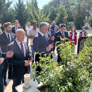 Aziz Şehidimiz Ömer Halisdemir'in Kabrini Ziyaret - fotoğraf 3