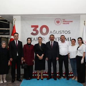 30 Ağustos Zafer Bayramı’nın 103. Yıl Dönümü Münasebetiyle Valiliğimizce Zafer Bayramı Kutlama Resepsiyonu Düzenlenmiştir. - fotoğraf 3