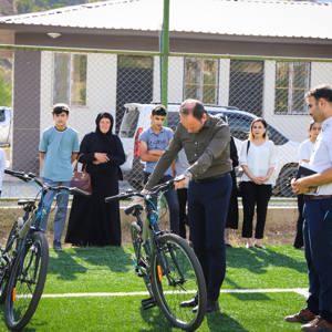 Şemdinli’de Öğrencilere Bisiklet Hediye Edildi - fotoğraf 1