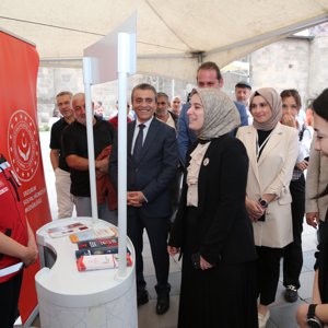 Halk Sağlığı Şenliğinde Erzurum Aile ve Sosyal Hizmetler İl Müdürlüğü Standı - fotoğraf 1