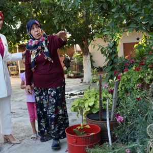 Bakanımız Göktaş, Kıbrıs Gazisi ve eşinin 48 yıllık yuvasına misafir oldu - fotoğraf 2