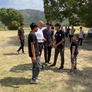 'Aile Yılı Etkinlikleri' kapsamında Bingöl Çocuk Evleri Sitesi Müdürlüğünde koruma ve bakım altında bulunan çocuklarımız ile piknik etkinliği düzenlenmiştir. İl Müdürümüz Abdulbari AKSOY piknik etkinliğimize katılım sağlayarak çocuklarımız ile vakit geçirmiştir. - fotoğraf 2