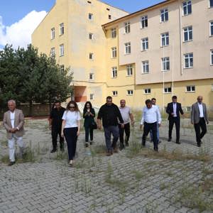 İl Müdürümüz Serkan SAĞLAM’dan Kaman Engelsiz Yaşam Merkezi Binasını Ziyaret. - fotoğraf 1