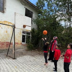 Asarcık’ta Renkli Bir Eğitim Başlangıcı: Çocuklar Spor ve Sanatla Buluştu   - fotoğraf 4