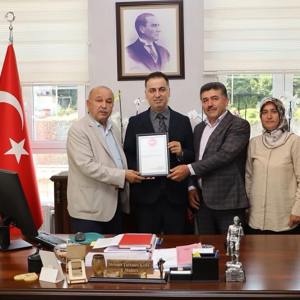 Zonguldak Şehit Aileleri Sosyal Yardımlaşma ve Dayanışma Derneği Başkanı Tarafından Teşekkür Belgesi Takdimi Yapıldı.  - fotoğraf 1