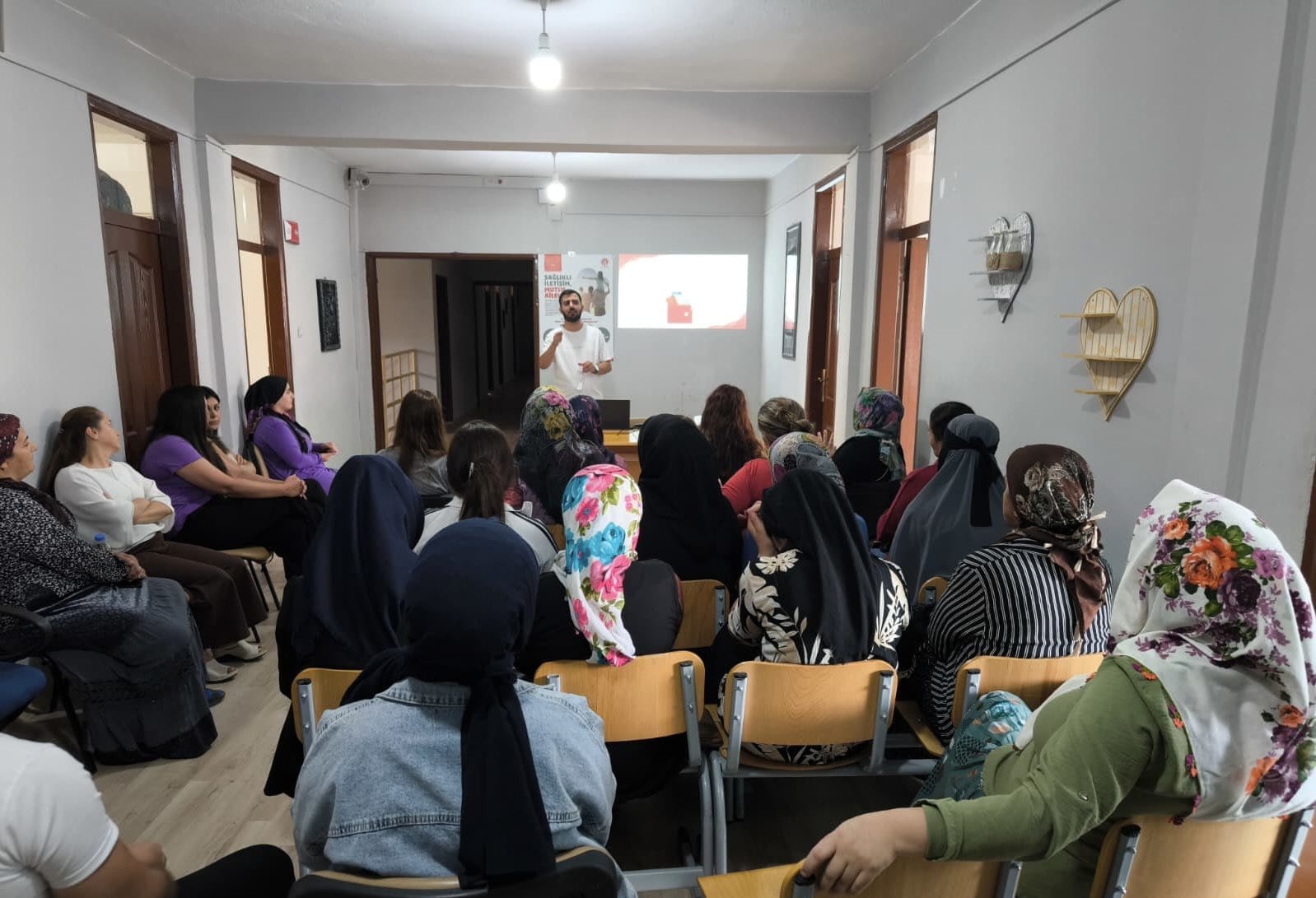 Hakkari'de Aile Destek Merkezi (ADEM) Personeline 'Okul ve Aile’ Eğitimi