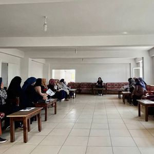 Genç Sosyal Hizmet Merkezi Müdürlüğü Eğitim birimi personeli tarafından Aile Destek Merkezi kursiyerlerine “Bilinçli Medya-Siber Zorbalık” eğitimi verilmiştir. - fotoğraf 2