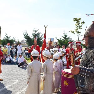 Gelenek ve Maneviyatın Işığında Çocuklarımızın Özel Günü - fotoğraf 9
