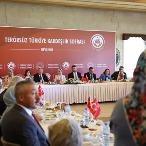 Bakanımız Sn. Mahinur Özdemir Göktaş Nevşehir'de Şehit Yakınları ve Gazilerle Kardeşlik Sofrasında Buluştu - fotoğraf 1