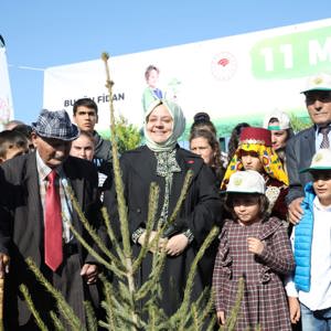 Bakan Selçuk, "Bugün Fidan, Yarın Nefes" Kampanyası Kapsamında Sinop'ta Fidan Dikimi Törenine Katıldı - fotoğraf 2