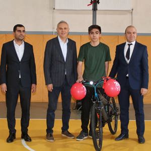 Yüksekova’da Öğrencilere Bisiklet Hediye Edildi - fotoğraf 2