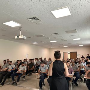  Fethi Sekin Şehir Hastesinde Görev Yapan Personel İçin Kadına Yönelik Şiddetle Mücadele Kapsamında Farkındalık Çalışmaları Yapıldı - fotoğraf 2