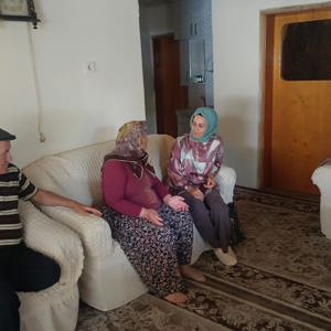 2025 Aile Yılı Etkinlikleri Kapsamında İlimiz Yeşilova İlçesi Sazak Köyünde İkamet Eden Şehidimizin Ailesi Ziyaret Edildi. - fotoğraf 2