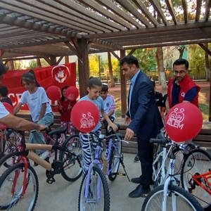  ODES Projesi Kapsamında Başarılı Öğrencilerimize İlk Bisikletleri Dağıtıldı - fotoğraf 3