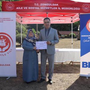  "Şehit ve Gazi Yakınlarına Yönelik El Sanatları Kursu Projesi" ne Katılım Sağlayan Şehit ve Gazi Yakınlarımızla  Piknik Programı İcra Edilmiştir. - fotoğraf 7