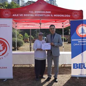  "Şehit ve Gazi Yakınlarına Yönelik El Sanatları Kursu Projesi" ne Katılım Sağlayan Şehit ve Gazi Yakınlarımızla  Piknik Programı İcra Edilmiştir. - fotoğraf 8