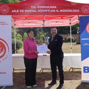  "Şehit ve Gazi Yakınlarına Yönelik El Sanatları Kursu Projesi" ne Katılım Sağlayan Şehit ve Gazi Yakınlarımızla  Piknik Programı İcra Edilmiştir. - fotoğraf 11