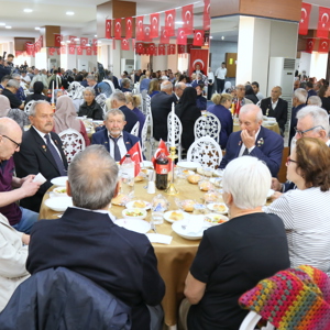 Kahraman Gazilerimiz Ve Aileleri Onuruna Yemek Programı Düzenledi - fotoğraf 4