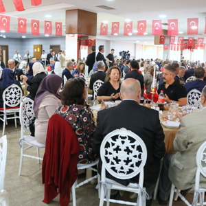 Kahraman Gazilerimiz Ve Aileleri Onuruna Yemek Programı Düzenledi - fotoğraf 8