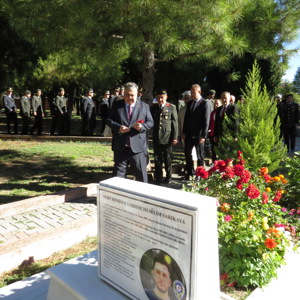 Gazi Mustafa Kemal ATATÜRK'e Gazilik ünvanının verilişinin 104. Yıl Dönümü ve Gaziler Günü Münasebetiyle Şehitliklerimizi Ziyaret ettik. - fotoğraf 9