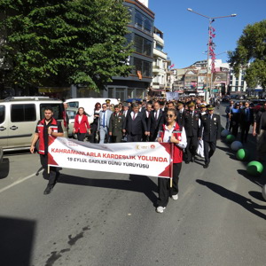 Gazi Mustafa Kemal Atatürk’e Gazilik unvanının verilişinin 104. Yıl Dönümü ve Gaziler Günü Münasebetiyle “Kahramanlarla Kardeşlik Yolunda” konulu kortej yürüyüşü gerçekleştirildi. - fotoğraf 9