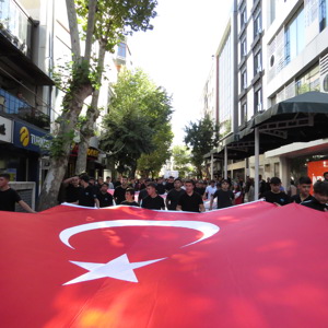Gazi Mustafa Kemal Atatürk’e Gazilik unvanının verilişinin 104. Yıl Dönümü ve Gaziler Günü Münasebetiyle “Kahramanlarla Kardeşlik Yolunda” konulu kortej yürüyüşü gerçekleştirildi. - fotoğraf 1