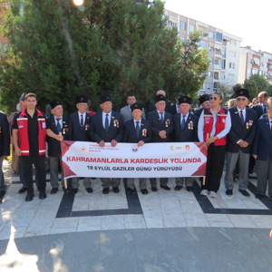 “19 Eylül Gaziler Günü” Etkinlikleri Kapsamında Özgürlük ve Demokrasi Meydanında Atatürk Anıtı’na Çelenk Sunma Töreni Düzenlendi. - fotoğraf 3