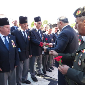 “19 Eylül Gaziler Günü” Etkinlikleri Kapsamında Özgürlük ve Demokrasi Meydanında Atatürk Anıtı’na Çelenk Sunma Töreni Düzenlendi. - fotoğraf 7