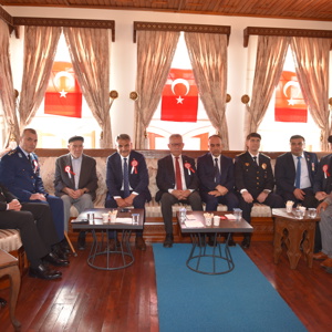 “Şehadetin Başladığı Noktadan Sonsuzluğa” sergisi, Valimiz Mehmet Ali Özkan’ın katılımıyla ziyaret edildi. - fotoğraf 6
