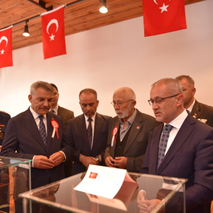 “Şehadetin Başladığı Noktadan Sonsuzluğa” sergisi, Valimiz Mehmet Ali Özkan’ın katılımıyla ziyaret edildi. - fotoğraf 4