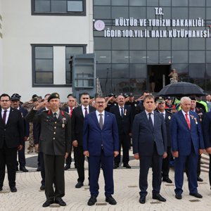 19 Eylül Gaziler Günü münasebetiyle, Atatürk Anıtı’nda Çelenk Sunma Töreni düzenlendi. - fotoğraf 1