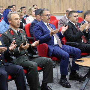 19 Eylül Gaziler Günü münasebetiyle, Atatürk Anıtı’nda Çelenk Sunma Töreni düzenlendi. - fotoğraf 8